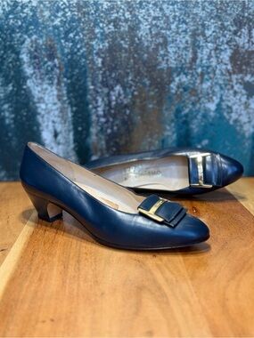 Salvatore Ferragamo Vintage 1970s‎ Museum Quality Navy Blue Leather Pumps 7